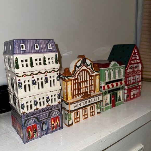 NWT ANTHROPOLOGIE SET OF FOUR Ceramic Holiday Houses Complete Set - Picture 3 of 16